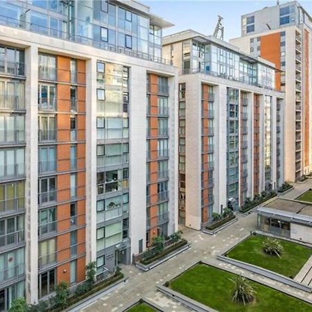 1 Bedroom Apartment Royal Docks Лондон Екстериор снимка